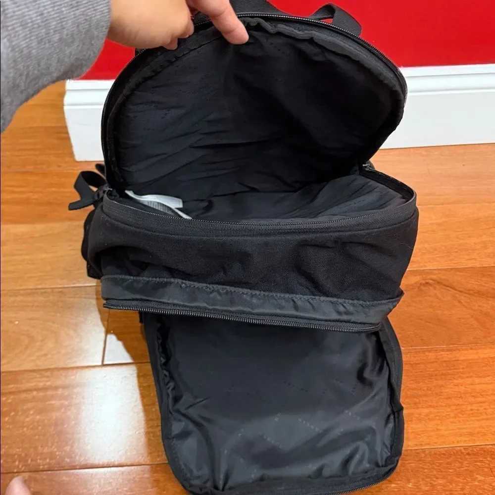 NWT Oakley Multifunctional Hydrolix Smart Backpack‎ detachable crossbody bag
